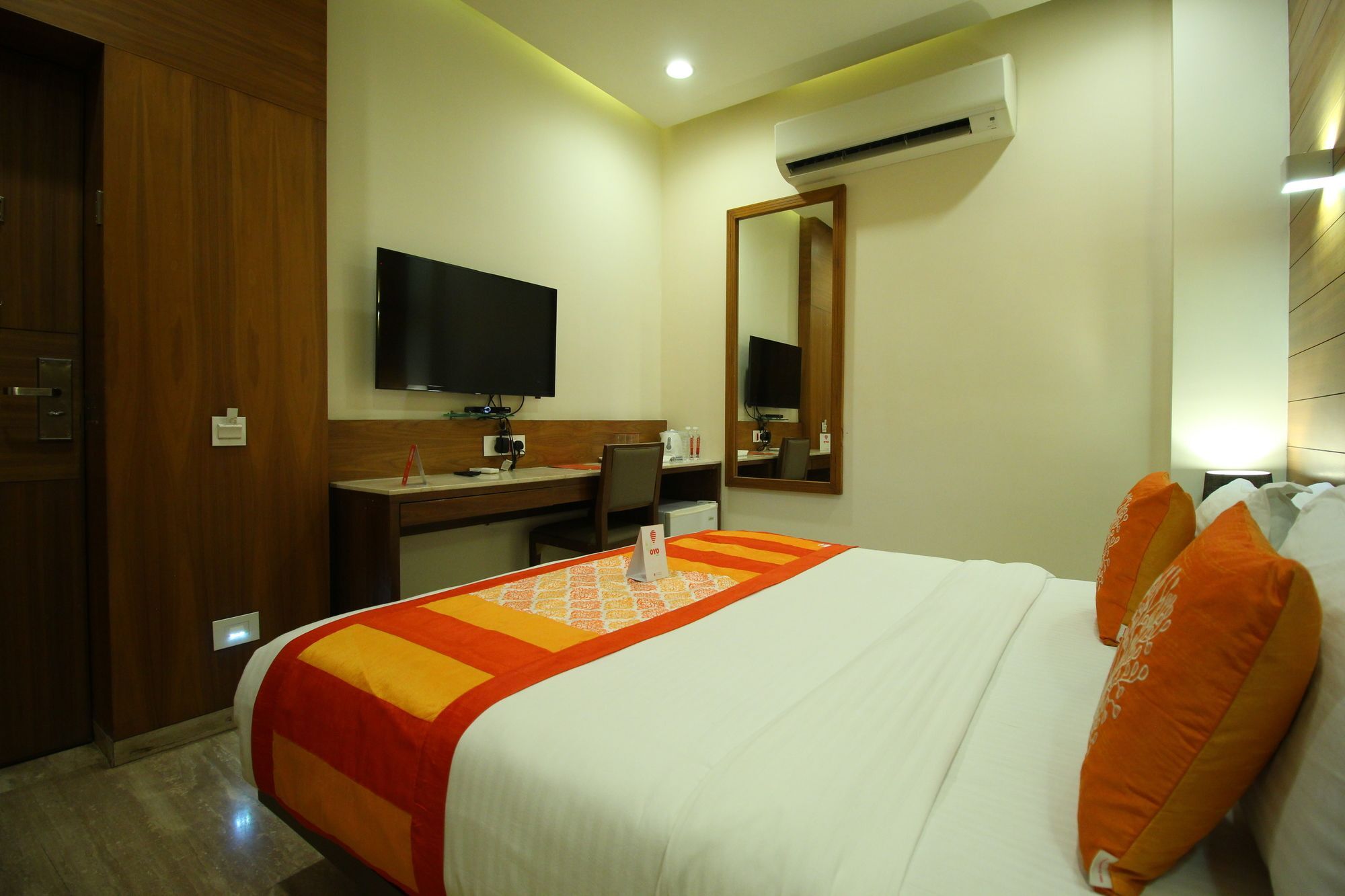 Oyo 8992 Hotel Kyra Amhedabad Dış mekan fotoğraf
